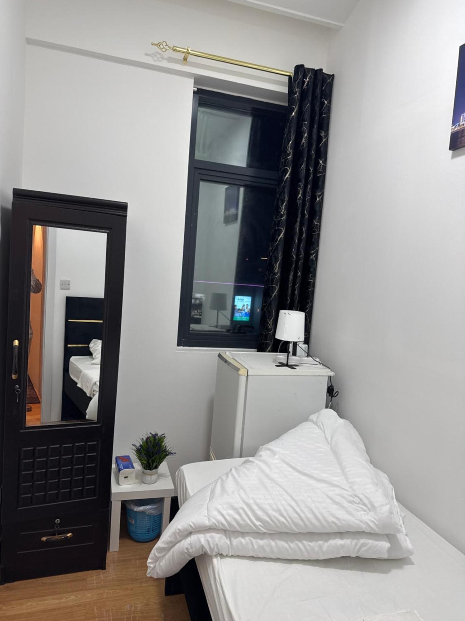 Four Stars Hostel Dubai Exterior foto